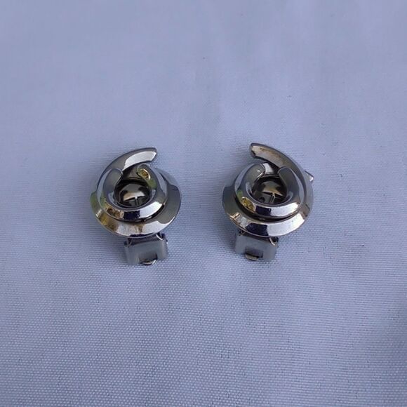ALICE Silver Tone Swirl Clip On Earrings - Picture 2 of 7